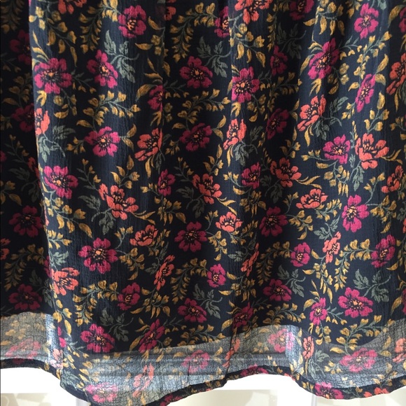 American Eagle Off-the-shoulder Floral Top - Picture 4 of 5